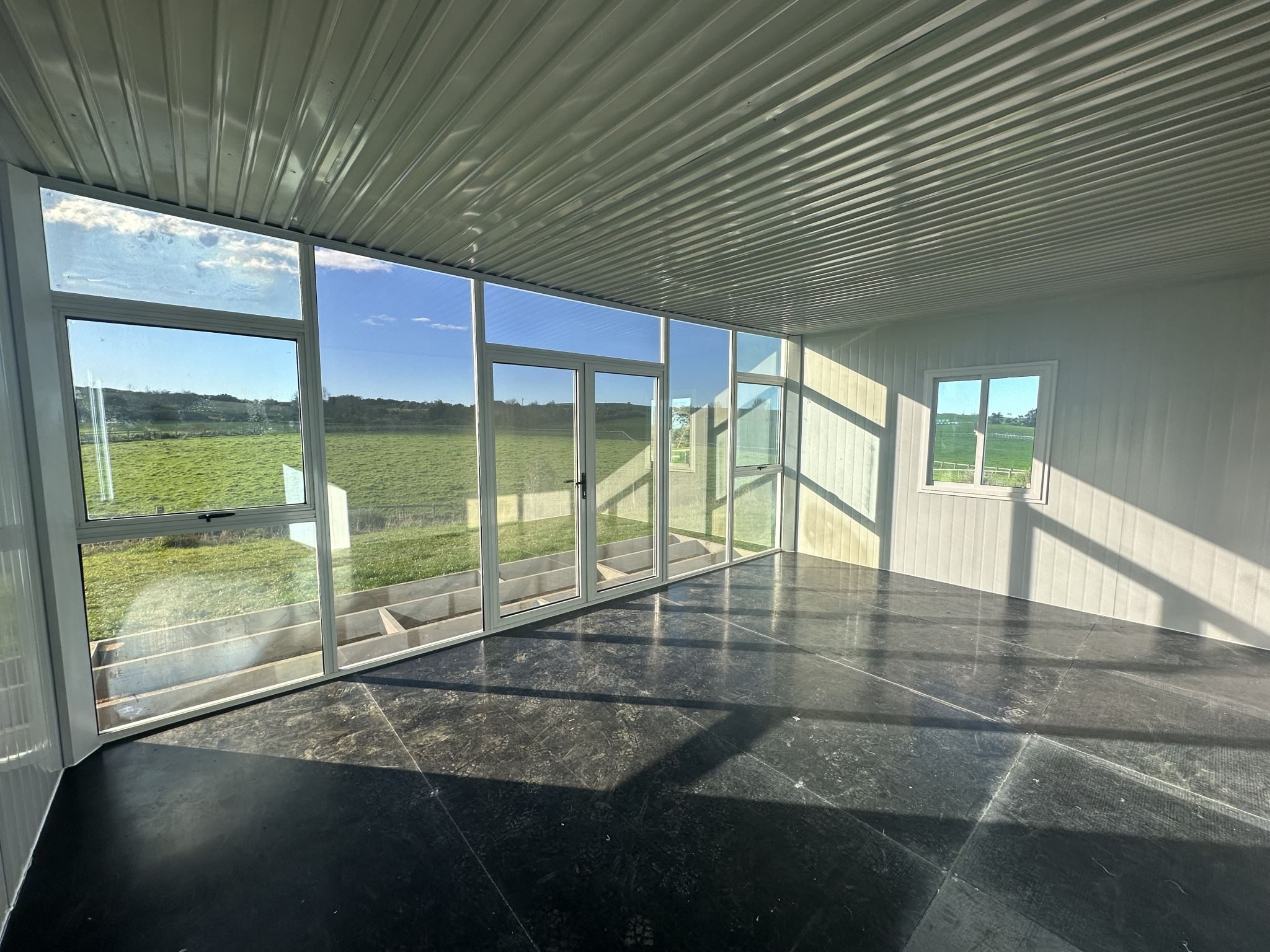 LARGE CABIN  6 x 4 m GW